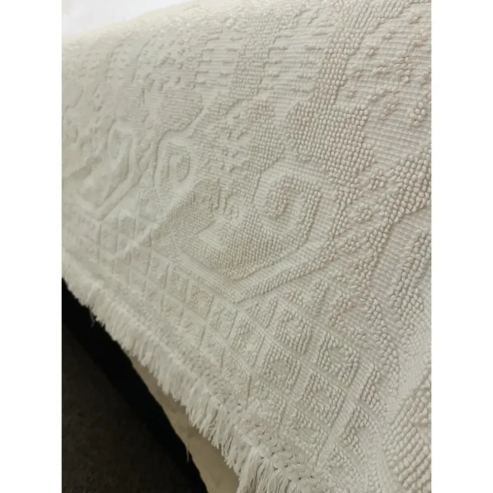 Vintage Chenille Bedspread Blanket Fringe White Cotton Cottage 120